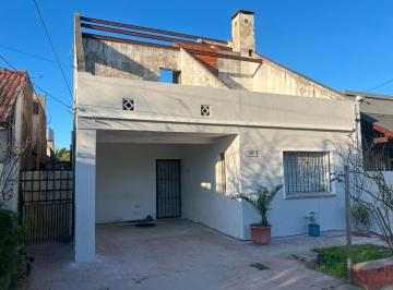 Casa · 120m² · 4 Ambientes · 1 Cochera · Venta Casa 4 Amb con Parque en Adrogue