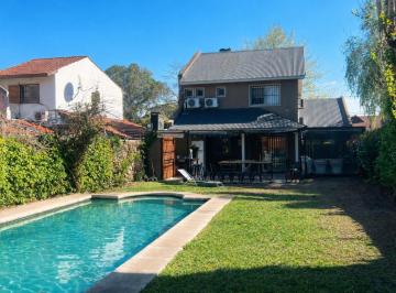 Casa · 180m² · 4 Ambientes · 2 Cocheras · Venta Casa con Parque en Adrogue