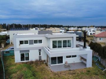 Casa · 225m² · 5 Ambientes · 2 Cocheras · Casa en Venta Santa Ines Canning