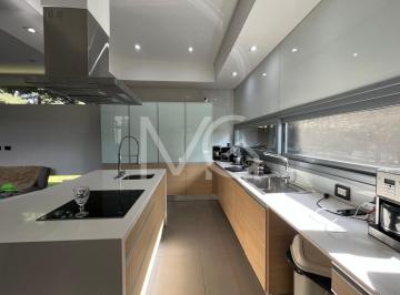 Casa · 400m² · 6 Ambientes · 2 Cocheras · Casa en Venta en Lagos de Canning