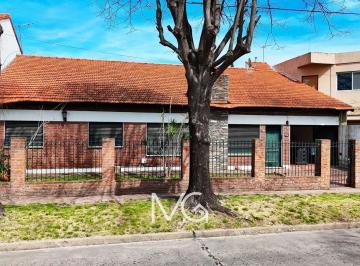 Casa · 200m² · 6 Ambientes · 2 Cocheras · Venta Casa 6 Amb con Piscina en Adrogue