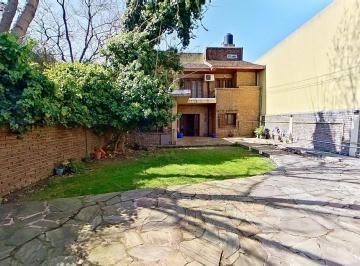 Casa · 140m² · 3 Ambientes · 1 Cochera · Venta Casa con Amplio Parque y Quincho en Quilmes Oeste