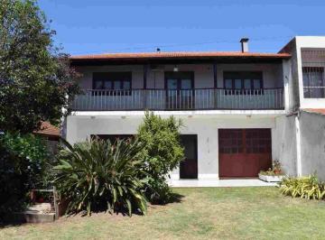 Casa · 257m² · 5 Ambientes · 2 Cocheras · Venta Casa 4 Ambientes con Jardín en Quilmes
