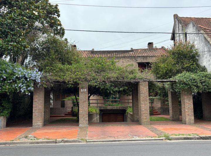 Casa · 169m² · 5 Ambientes · 2 Cocheras