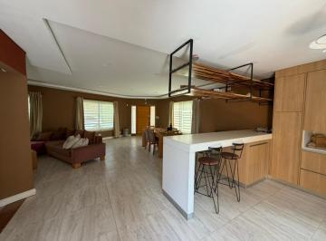 Casa · 214m² · 3 Ambientes · 1 Cochera · Venta de Casa en San Vicente
