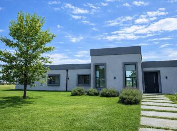 Casa · 206m² · 4 Ambientes · 2 Cocheras · Casa en Venta en Fincas de San Vicente