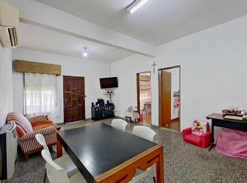 Casa · 115m² · 4 Ambientes · 1 Cochera · Venta Casa 4 Ambientes Patio Terraza Berazategui Oeste