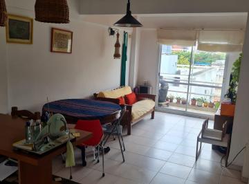 Living con balcón · Departamento 3 Ambientes y 1/2 con Cochera, Lavadero