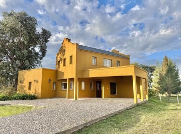 Casa · 175m² · 4 Ambientes · 1 Cochera · Casa en La Magdalena