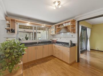 Casa · 222m² · 5 Ambientes · 2 Cocheras · Casa en Venta en Olivos