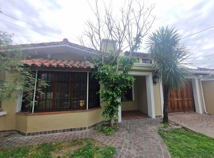 Casa · 216m² · 3 Ambientes · 1 Cochera