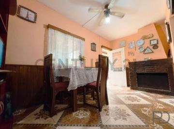 Casa · 42m² · 3 Ambientes · 1 Cochera · Venta/casa/parrilla/estufa a Lena,/local o Tercer Dormitorio/ La Paz, Canelones.