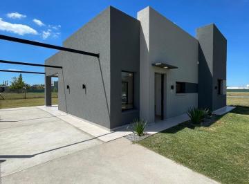 Casa · 74m² · 2 Dormitorios · Casa en Venta en Barrio Funes Norte