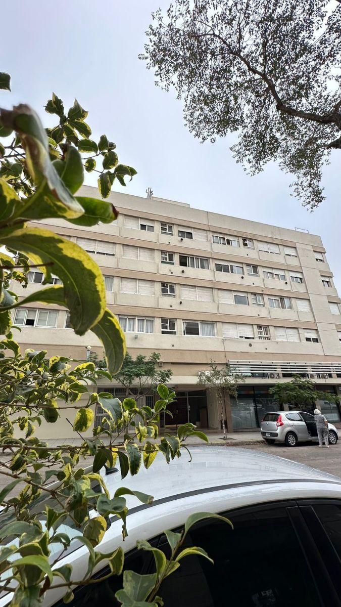 Depto 2 amb, 47m² con balcón cerrado — Chauvín