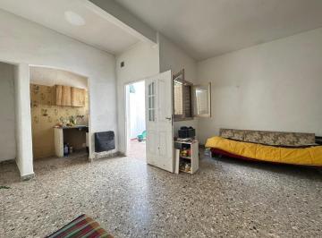 PH · 42m² · 2 Ambientes · Venta! PH de 2 Amb C/ Patio! Haedo Sur