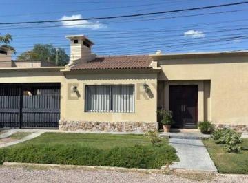 Casa · 310m² · 4 Ambientes · 2 Cocheras · Venta de Hermosa Casa. San Francisco del Monte. Guaymallen.
