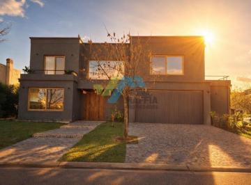 Casa · 516m² · 8 Ambientes · 2 Cocheras · Casa en Venta en Cabos del Lago, Nordelta, Tigre