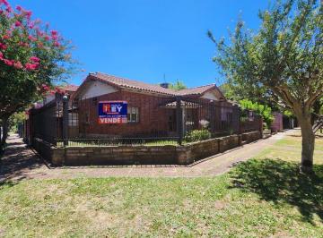 Casa de 3 ambientes, Almirante Brown · Chalet en Venta en Buena Ubicación en Adrogue