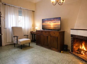 Casa · 3 Ambientes · 3 Cocheras · Comoda Casa en Villa Primera