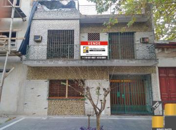 Casa de 4 ambientes, Lanús · Casa 4 Ambientes, en Dos Plantas Co Garage, a m. de Av J. D Peron!