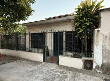 Casa de 5 ambientes, Lomas de Zamora · Casa con 220 m² y 4 Dorm. en Venta en Llavallol