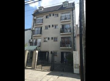 Departamento de 2 ambientes, Morón · Excelente Departamento Ubicado en en Planta Baja Al Frente: 2 Ambientes con Cochera y Patio.