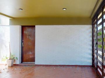 Casa · 240m² · 6 Ambientes · 2 Cocheras · Casa - Tolosa