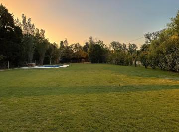 Casa · 300m² · 9 Ambientes · 3 Cocheras · Casa en Roldán