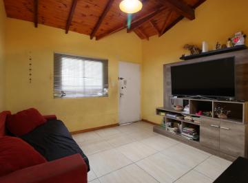 Casa · 72m² · 4 Ambientes · 1 Cochera · Venta Casa 4 Amb C/ Cochera + Patio + Fondo - Aptp Credito