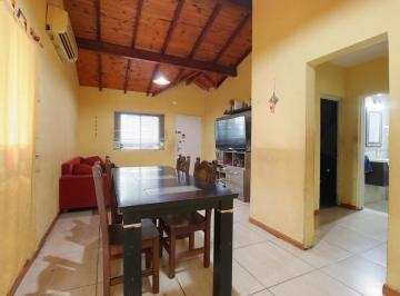 Casa · 72m² · 4 Ambientes · 1 Cochera · Venta Casa 4 Amb C/ Cochera Patio Fondo - Ituzaingo - Acepta Permuta