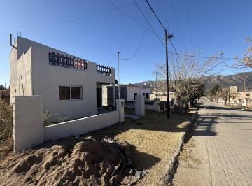 Casa · 90m² · 4 Ambientes · 1 Cochera · Casa en Barrio Villa Caeiro, Punilla