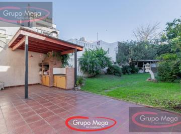 Casa · 248m² · 4 Ambientes · En Venta Casa S/lote de 8.70x 47, 4 Ambientes con Gran Fondo 407 m² Tot Tot