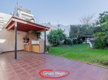 Casa · 248m² · 4 Ambientes · En Venta Casa S/lote de 8.70x 47, 4 Ambientes con Gran Fondo 407 m² Tot Tot