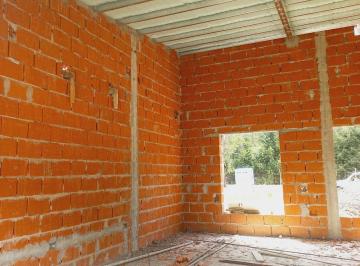 Casa · 130m² · 5 Ambientes · Casa Terminar en El Barrio Amarylis