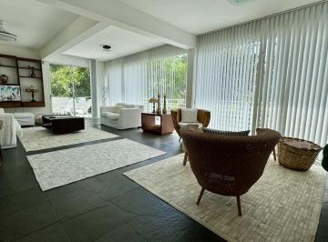 Casa · 1m² · 5 Ambientes · 1 Cochera · Casa - Montoya