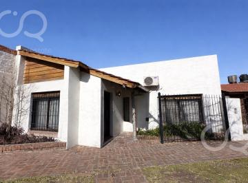 Casa · 110m² · 3 Ambientes · 1 Cochera · Casa en Venta en Pilar Centro