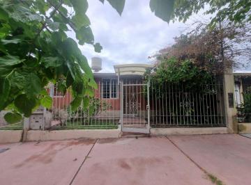 Casa de 6 ambientes, Presidente Sarmiento · Casa en Venta C/ Cochera en Presidente Sarmiento
