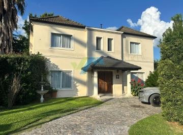 Casa · 211m² · 5 Ambientes · 2 Cocheras · Casa Chalet en Venta en Campo Grande, Pilar, G. B. a. Zona Norte