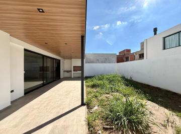 Casa · 204m² · 4 Ambientes · 2 Cocheras · Venta Casa a Estrenar de 3 Dorm. Rincones de Manantiales