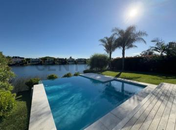 Casa · 350m² · 5 Ambientes · 4 Cocheras · Casa Al Agua en Los Lagos, Nordelta | 3 Suites, Muelle y Diseño