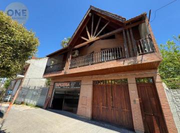 Casa · 26157m² · 10 Ambientes · 2 Cocheras · Casa + Local + Departamento en Venta en La Plata (3 Niveles)