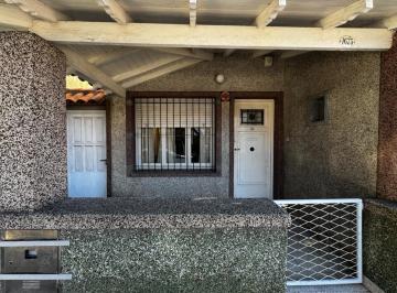 Casa · 151m² · 3 Ambientes · Casa 3 Ambientes con Patio, Parrilla y Galpon en Barrio San Carlos - Doble Entrada