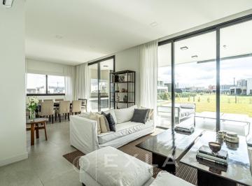 Casa · 243m² · 6 Ambientes · Venta en Carpinchos - Nordelta, Tigre