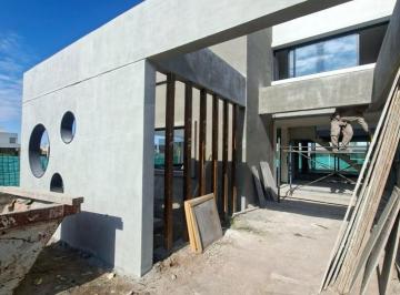 Casa · 270m² · 7 Ambientes · 2 Cocheras · Vida Barrio Privado Venta Casa Tres Dorm. y Escritorio a Estrenar Entrega Agosto 2026