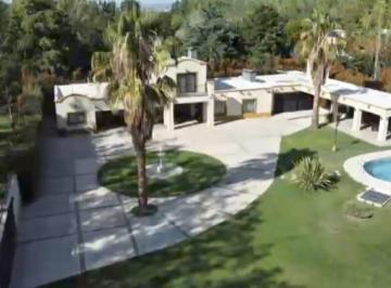 Casa · 500m² · 7 Ambientes · 2 Cocheras · Casa - Vistalba