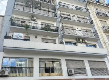 Departamento · 76m² · 4 Ambientes · Centro Oficina en Venta Super Luminoso