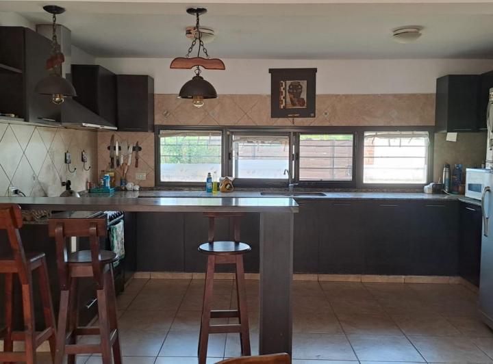 Casa · 181m² · 2 Dormitorios · 2 Cocheras