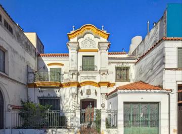 Casa · 225m² · 9 Ambientes · Casa en Venta - 8 Dorm. 5 Baños - Villa Devoto