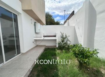 Casa · 60m² · 3 Ambientes · Dúplex en Alquiler de 2 Dorm. C/ Patio y Asador en Barrio Yapeyu