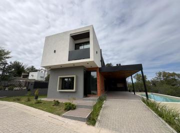 Casa · 157m² · 2 Dormitorios · 2 Cocheras · Venta Casa 2 Dorm. en Housing Villa del Lago - Carlos Paz